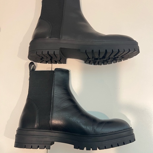 New, Steve Madden Women's Black HANDOUT Elastic Gore Chelsea Boots Size 9 - Picture 8 of 14